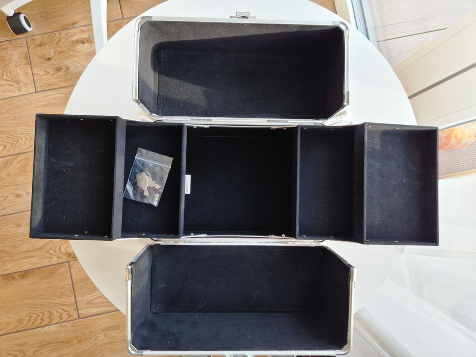 Kuferek walizka makijażowa na kosmetyki