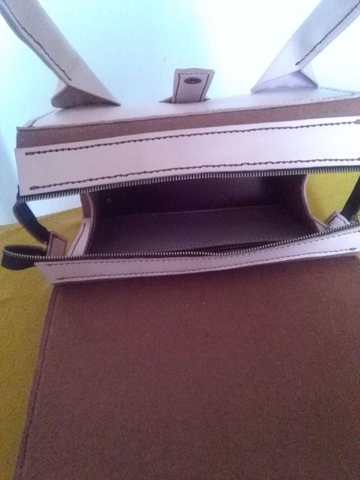 Nova e Moderna Shoulder Bag em Couro Genuíno