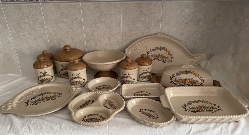 Conjunto de loiça decorativa