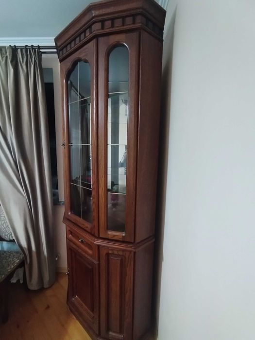 Вітрина кутова дерев'яна