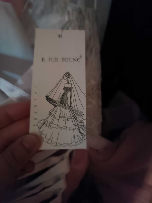 Vestido de noiva a estrear com etiqueta