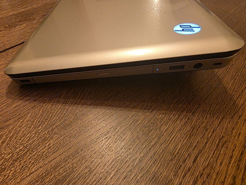 HP Pavilion dv6 i7 • 8GB RAM • SSD 256GB • Windows 10