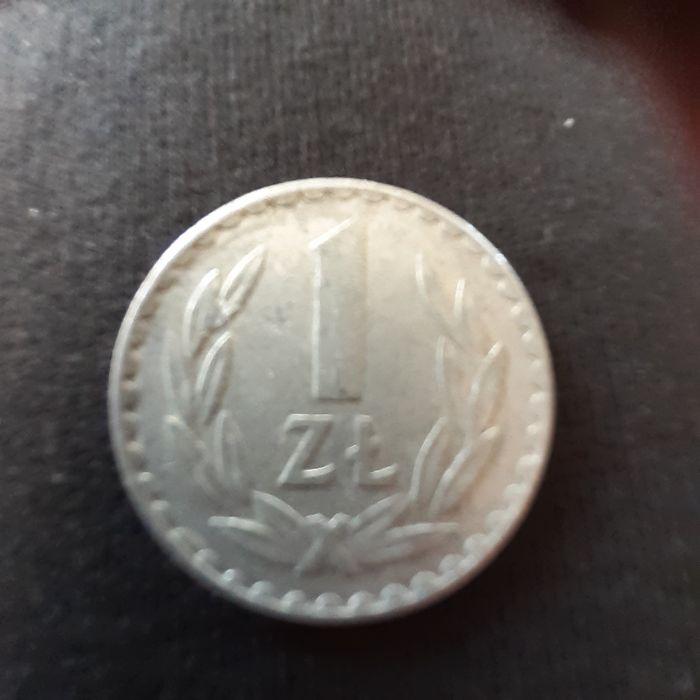 Sprzedam    1zł   z 1977roku.