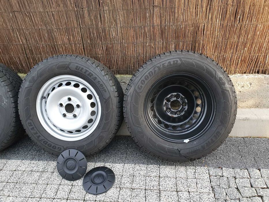 4x Oryginalne 16-stki VW Crafter II 235/65/16C Good/Year 8,8mm 2019r.