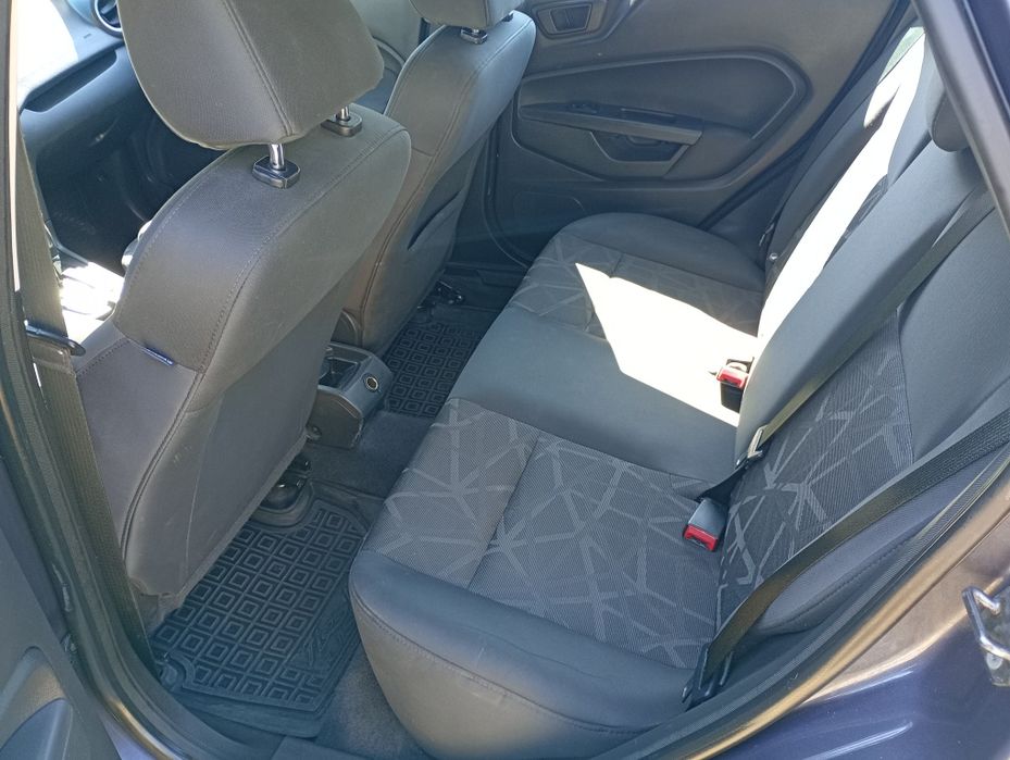 Ford Fiesta( PowerShift)2013року з двигуном 1.6 бензин.