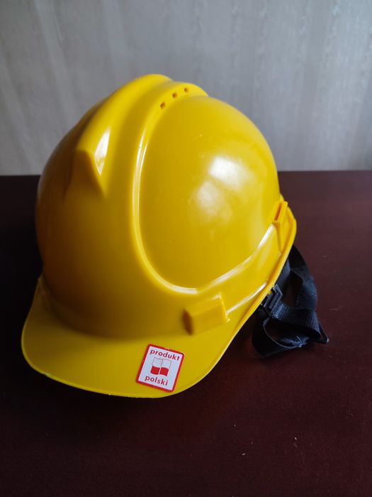 Kask ochronny BRATEK 3 z paskiem 4-punktowym wentylowany