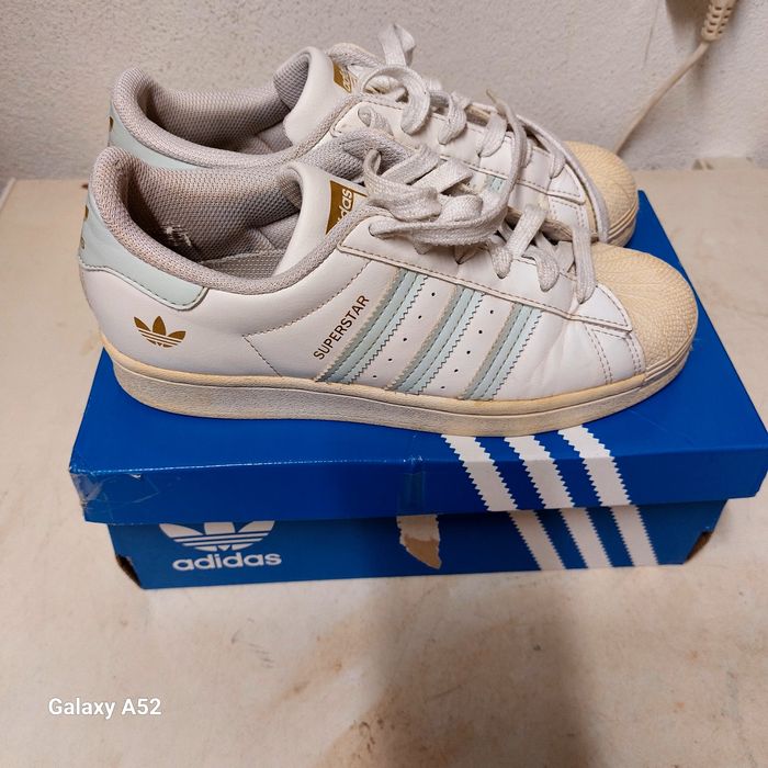 Adidas superstar riscas azul claro