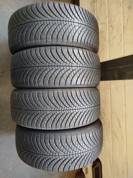 Opony całoroczne Goodyear 205/55R16