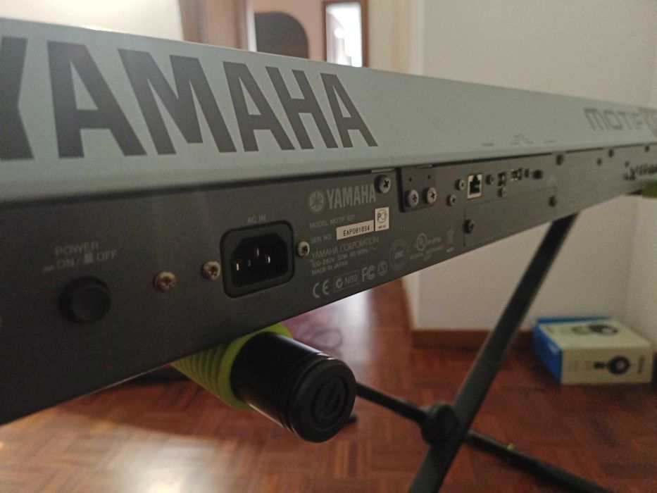 Yamaha Motif XS7 + Case de Madeira + Pedal FC4A — Workstation Profissional