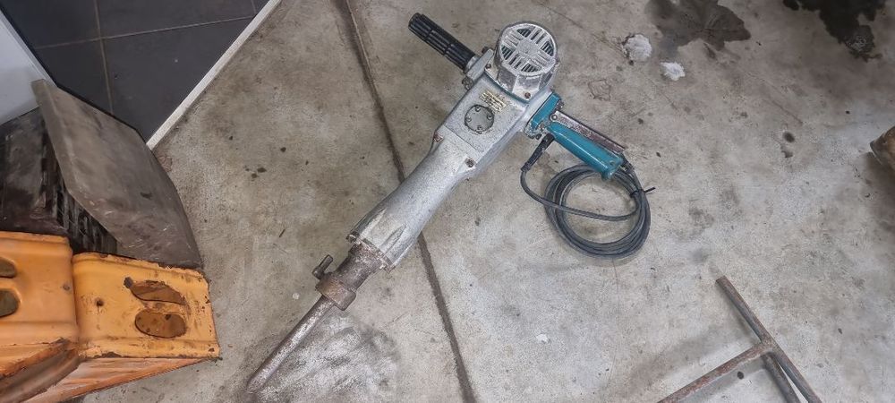 młot wyburzeniowy Makita HM 1400