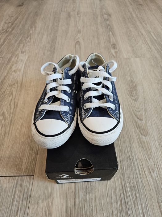 Tenis All Star azuis com atacadores nr. 27