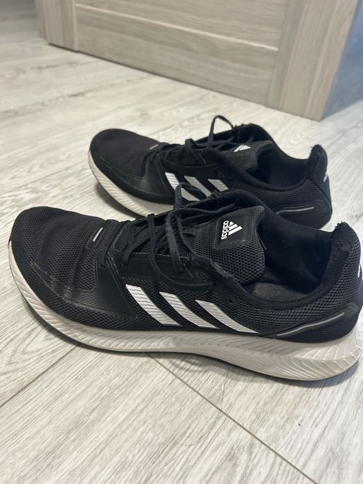 Продам кросівки adidas