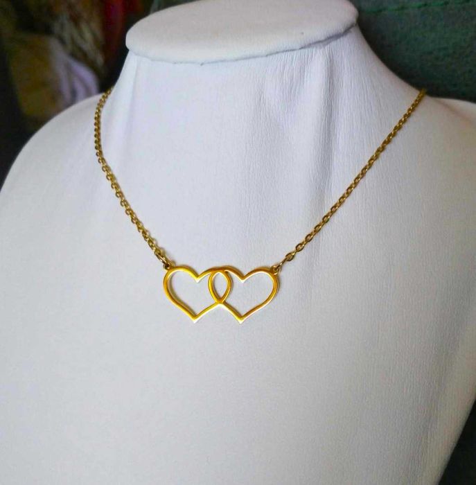 Colar Aço Dourado c/ 2 Corações Lado a Lado NOVO