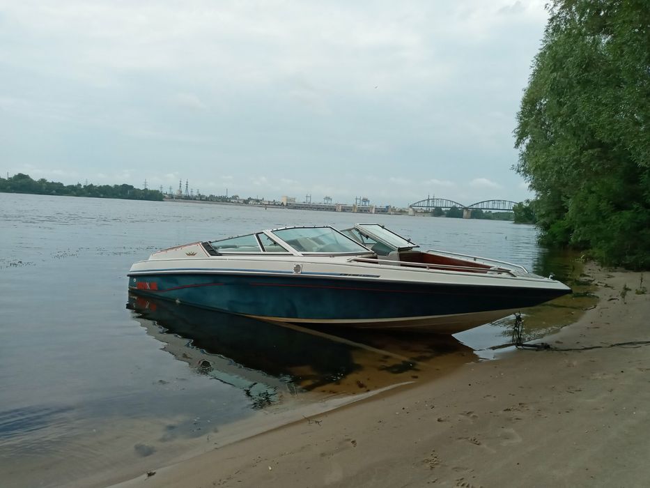 Катер Crown line