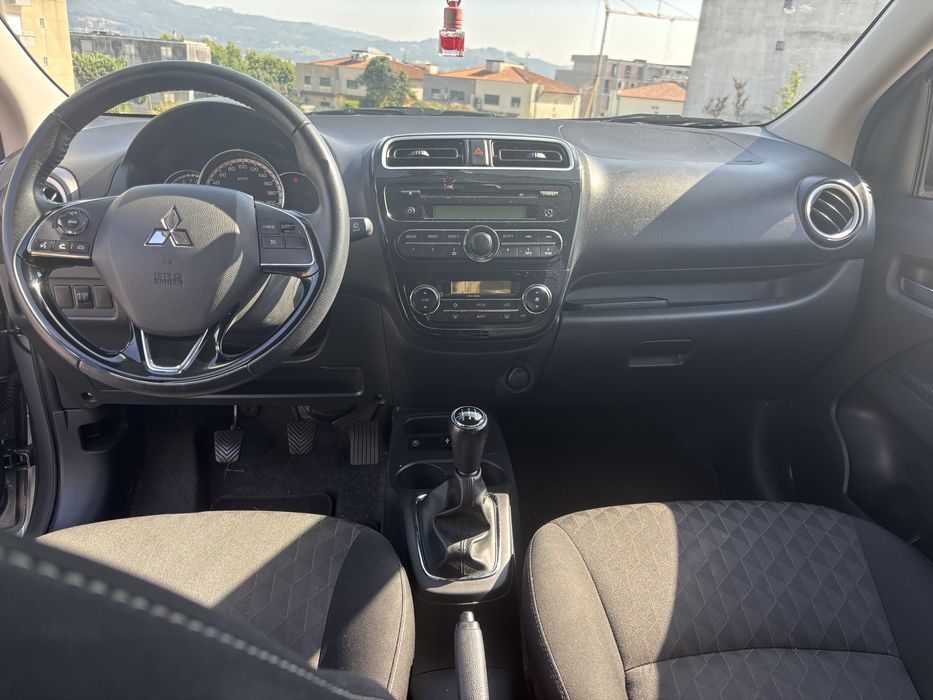 Carro impecável como novo Space Star 2022