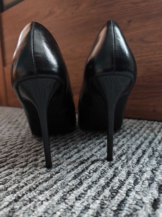 Czarne szpilki z ekoskóry Even&Odd 45