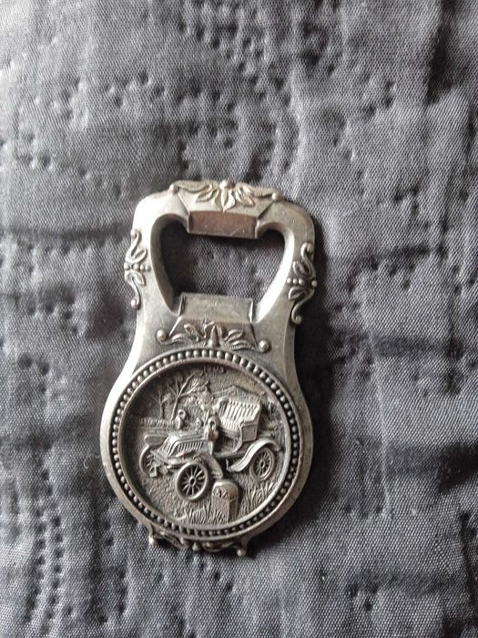 Lote de 4 cinzeiros vintage MARTINI, LABEL 5,  BENEDICTINO e LEOPOLD