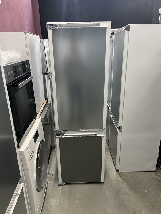 Холодильник під монтування фірми Miele KFN 7795
