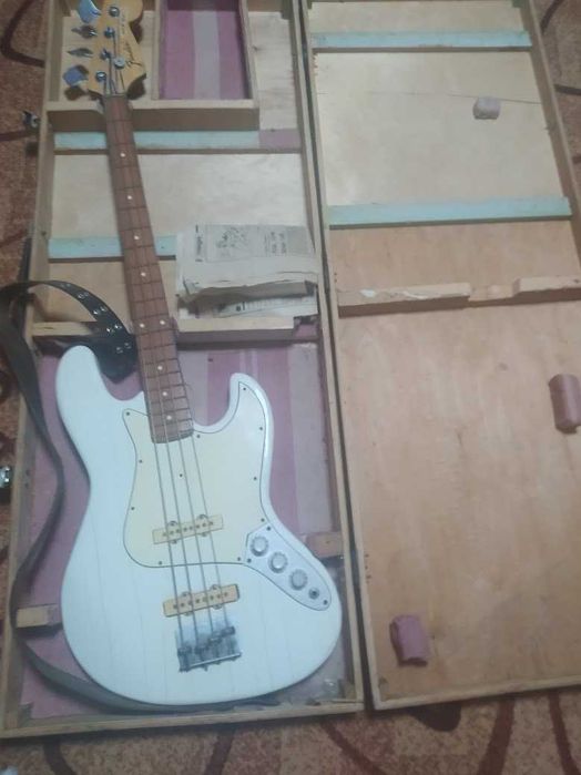 продам гітару fender jazz bass