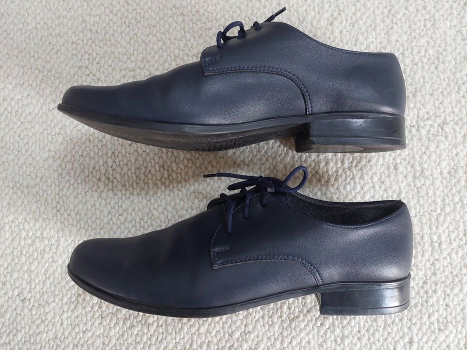Eleganckie buty chłopięce (komunijne)
