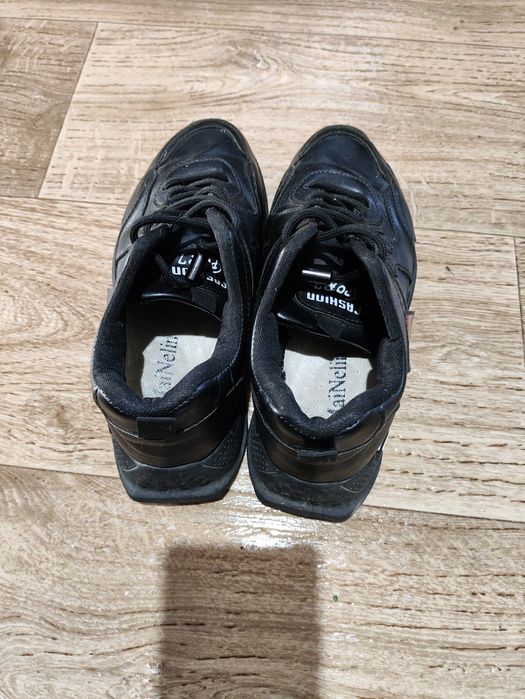 Продам кросівки 38р