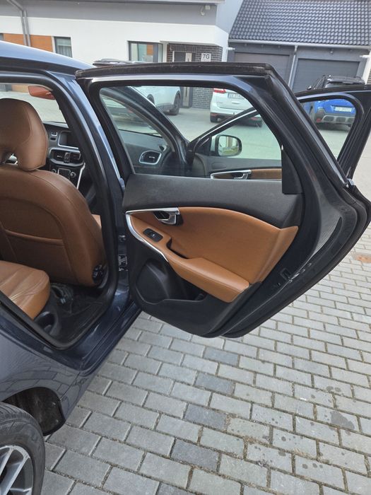 Volvo v40 2.0 d2