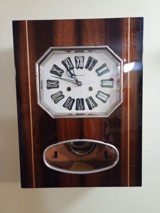 Часы настенные Янтарь с боем боем