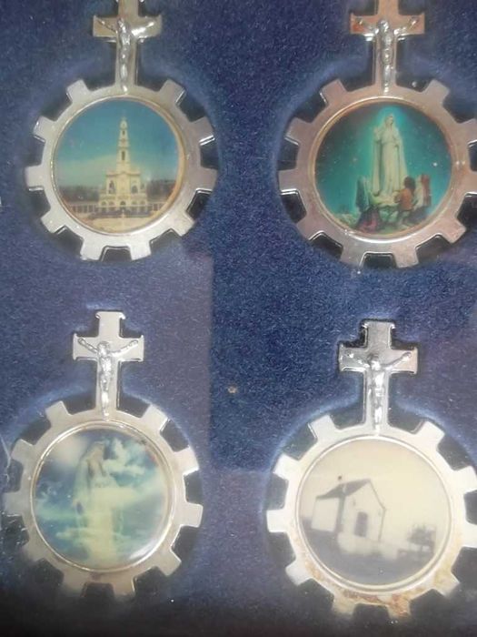 Coleção emoldurada de 10 medalhas / imagens dos Pastorinhos / Fátima