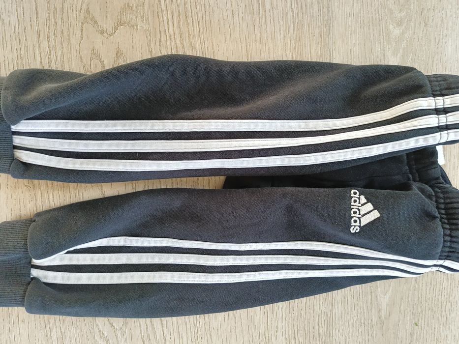 Czarny dresik Adidas 80