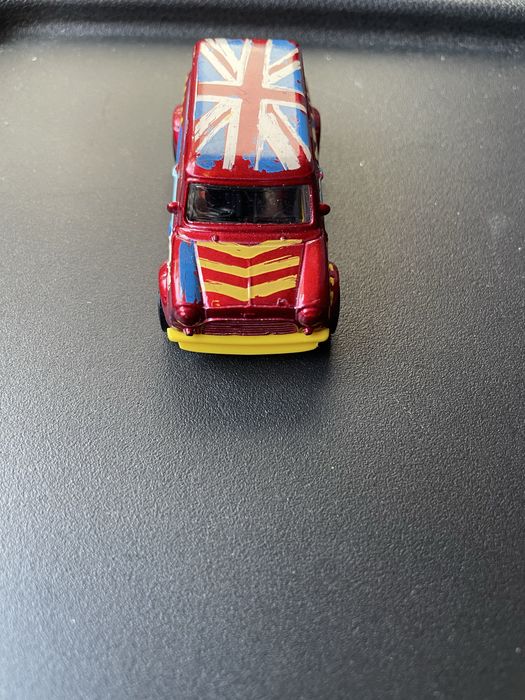 Miniatura Hotwheels Austin Mini de 2016