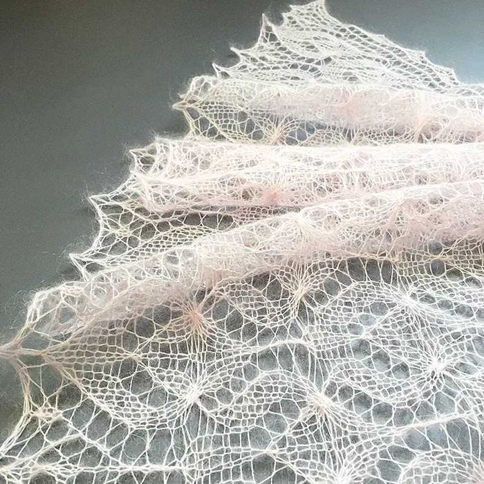 Ніжно-рожева шаль з кід мохеру на шовкові