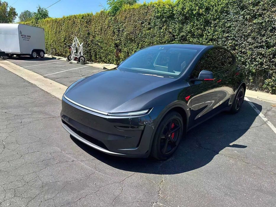 Tesla Model Y Premium      2026
