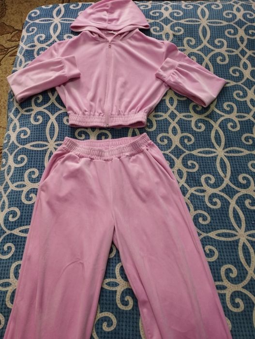 Продам велюровий костюм