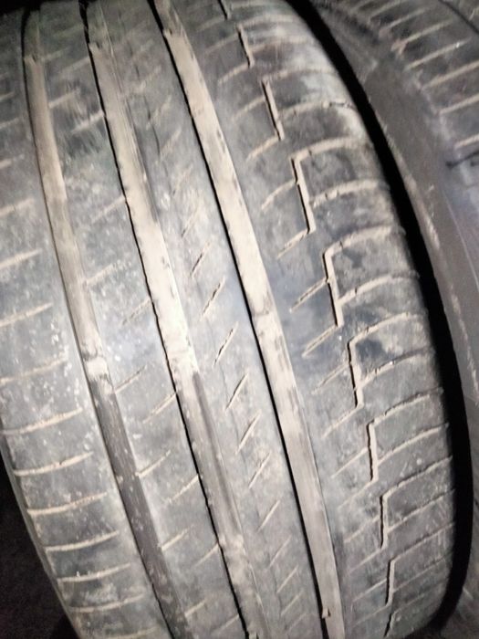 275 40 R21 Continental