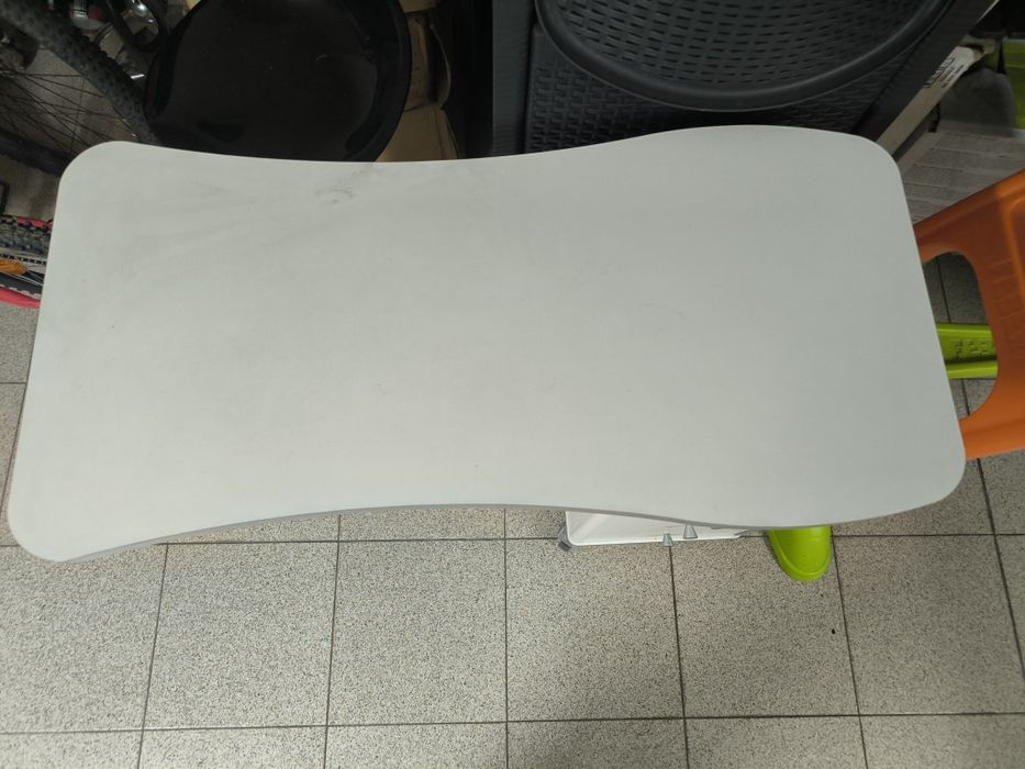 Móvel branco apoio de estética