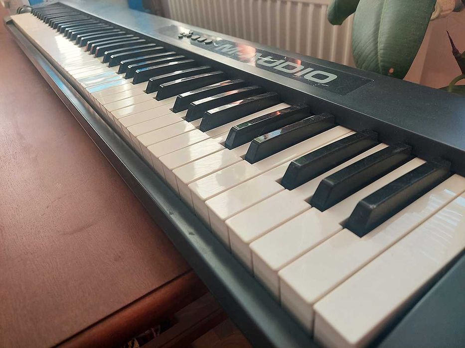 MIDI клавіатура M-Audio Keystation 88