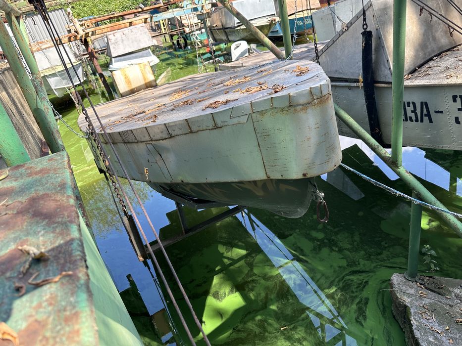 Продам підйомник та бокс на причалі 2. Верхній б'єф