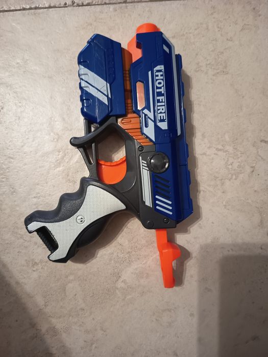3 pistolas e conjunto de balas