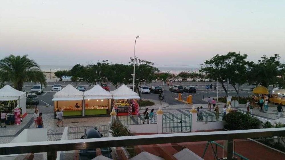 Apartamento T2+1  na Av Pedonal em frente à praia