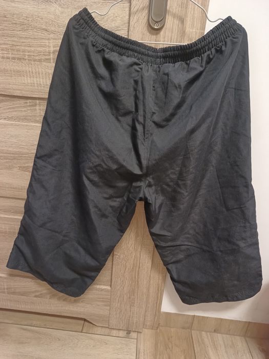 Czarne spodnie sportowe na gumkę model rybaczki unisex