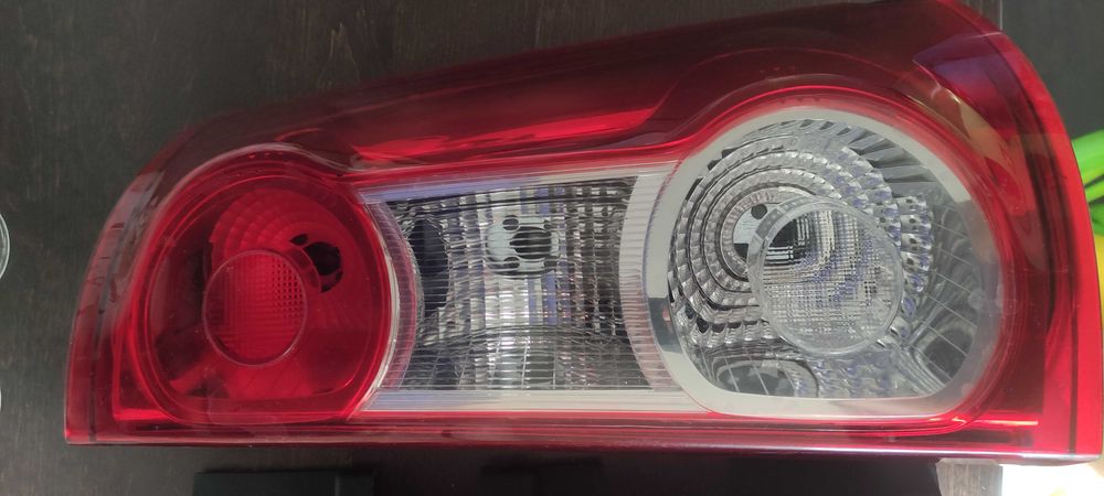Продам задні фонарі Рено (Дачія) Логан 1 МСВ Ціна 1100 грн. за шт.