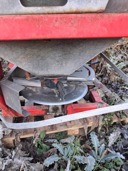 Rozsiewacz nawozów  600 l.