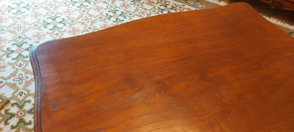 Mesa de Centro em Madeira Maciça Estilo Clássico
