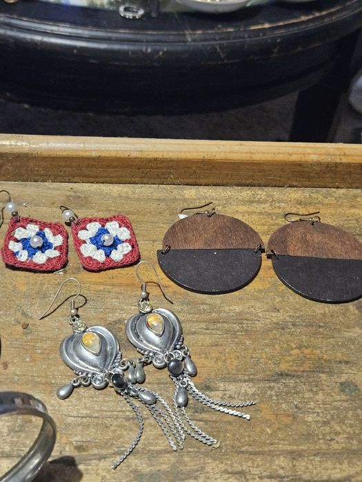 Brincos usados e novos