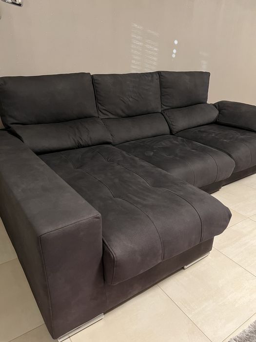Sofá chaise long, assentos extensíveis + 2 puffs
