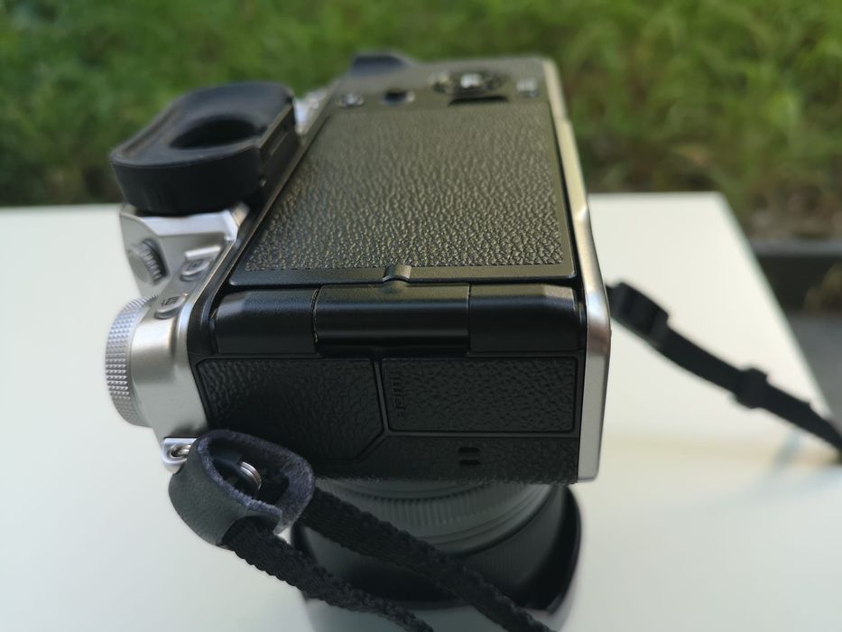 FUJIFILM X-T4 prateada + XF 16-80mm f/4.0