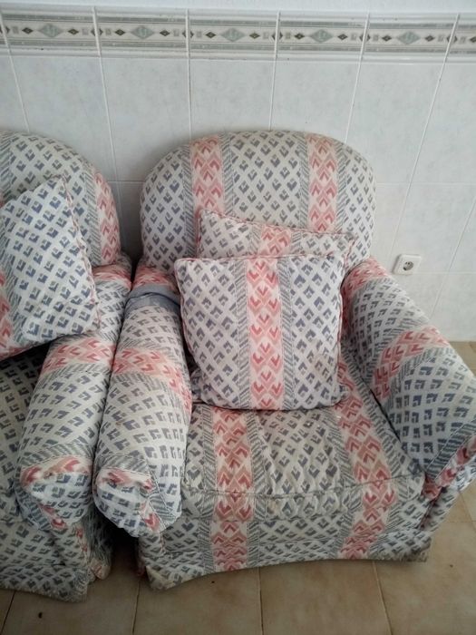 Sofá usado para desocupar