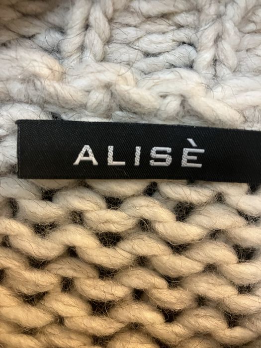 Стильный, теплый свитер, Италия