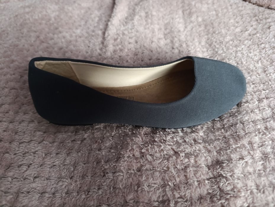 Buty. Stan bardzo dobry. Widać lekkie ślady użytkowania na podeszwie.