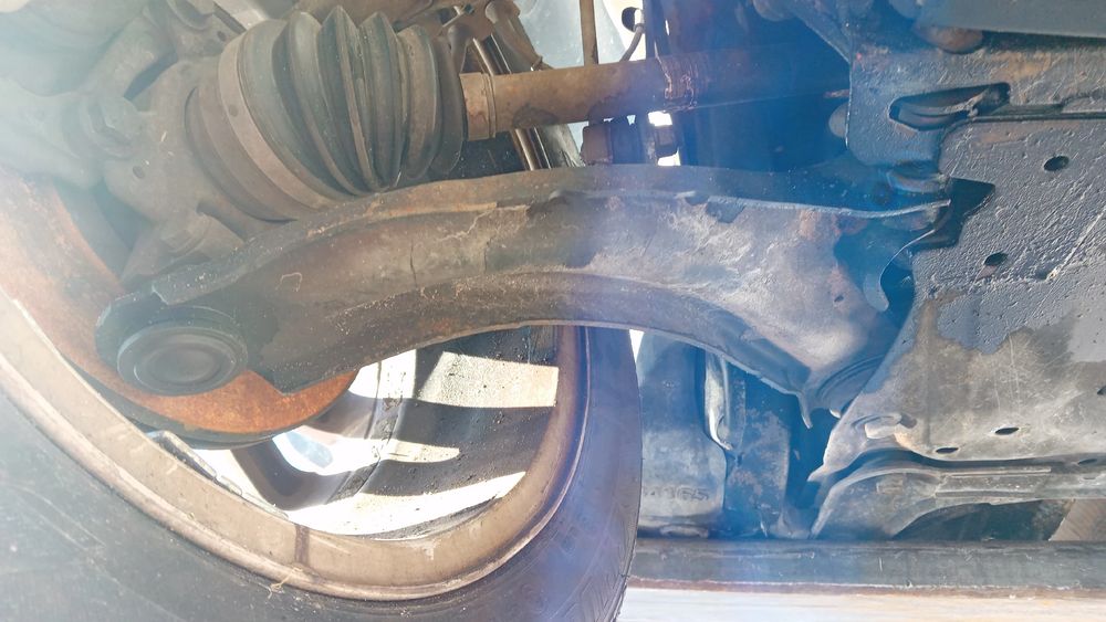 Braço de suspensão frente direito RENAULT Clio III (BR0/1, CR0/1)